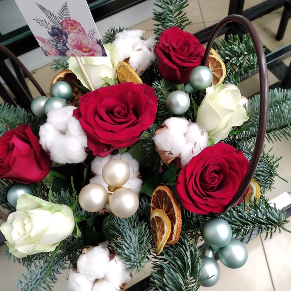 Новогодняя сумочка с красными кенийскими розами - L