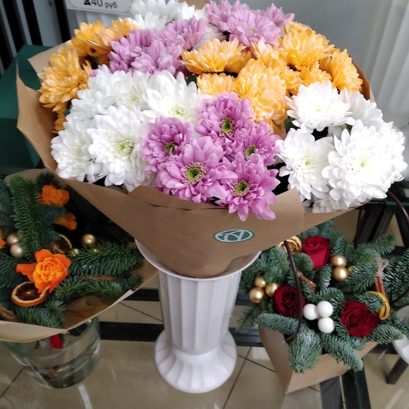 Букет из 9 кустовых хризантем микс