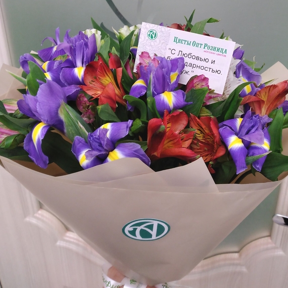 Букет из синих ирисов и альстромерии микс - S