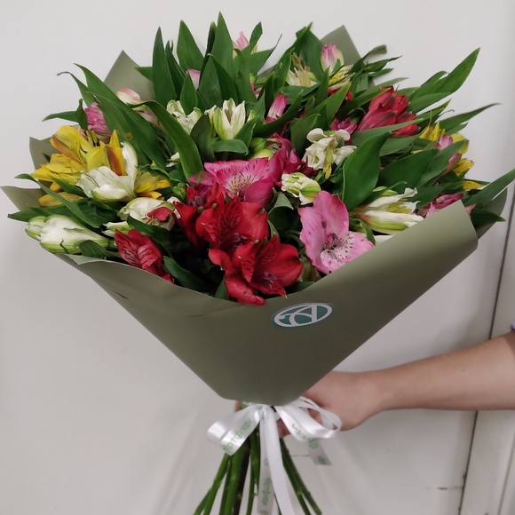 Букет из 15 Альстромерий микс