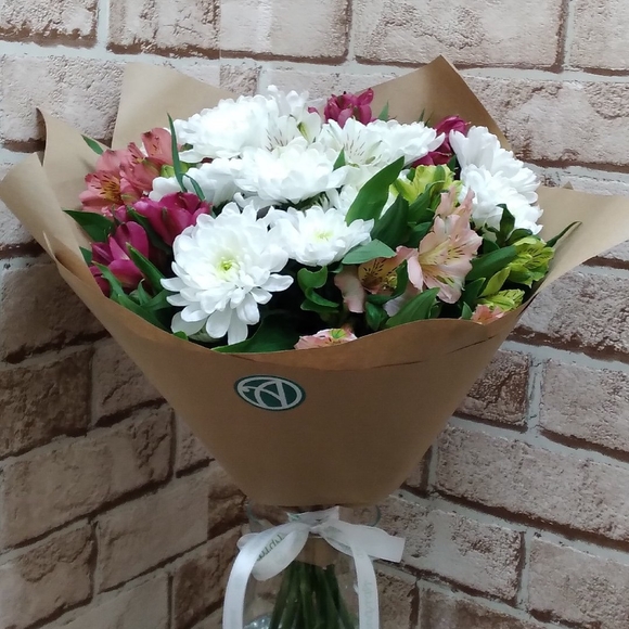 Букет из хризантемы кустовой и альстромерии- S