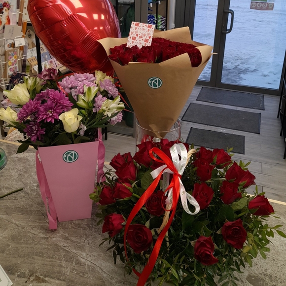 Набор размер M с букетом 15 роз Кения (50 см)