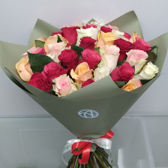 35 роз микс 50 см (Кения)