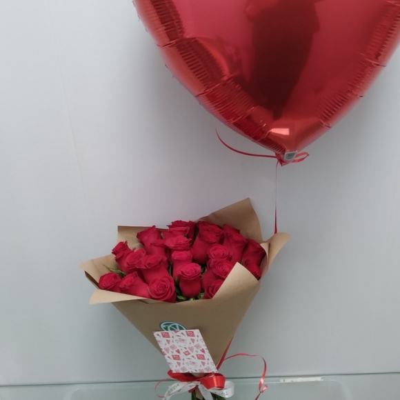 Набор размер М+ с букетом 25 роз Кения (50 см)