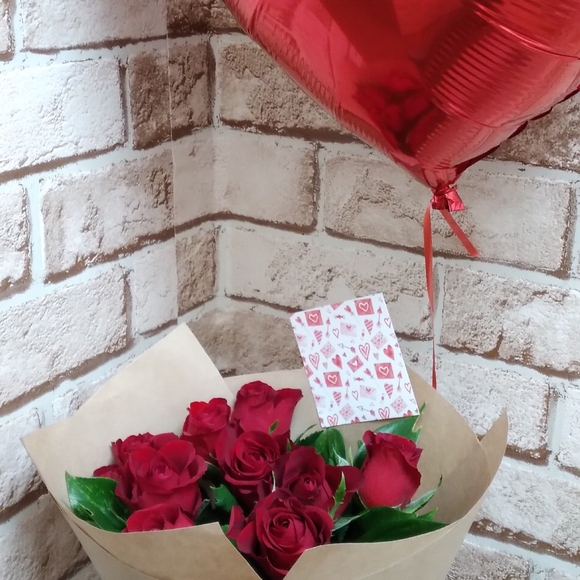 Набор размер S с букетом-комплиментом из роз Кения (50 см)