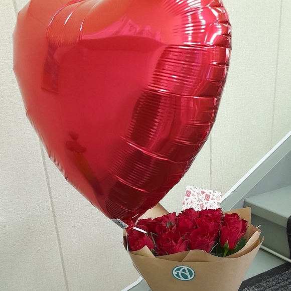 Набор размер M с букетом 15 роз Кения (50 см)