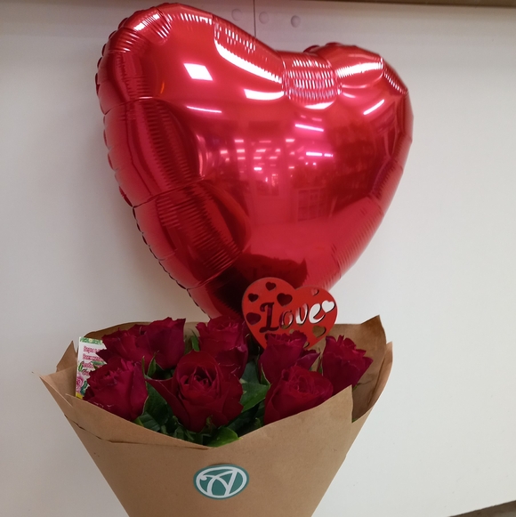 Набор размер S с букетом-комплиментом из роз Кения (50 см)