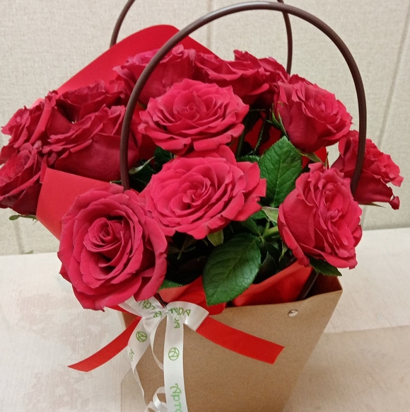 Цветочная сумочка с красными розами - S