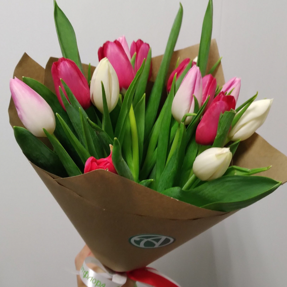 Букет из 15 тюльпанов нежный микс