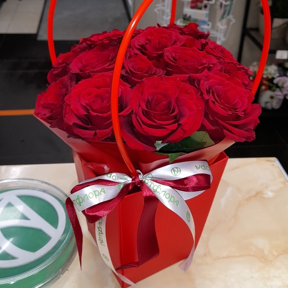 Цветочная сумочка с красными розами - S