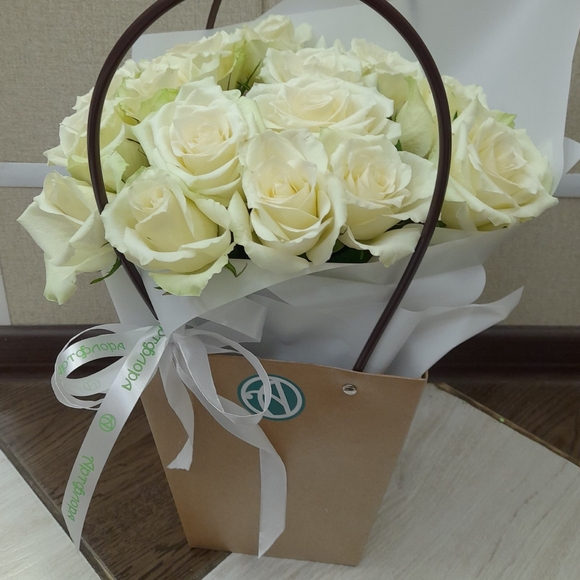 Цветочная сумочка с белыми розами - S