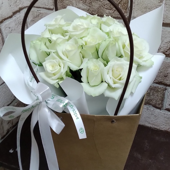 Цветочная сумочка с белыми розами - S