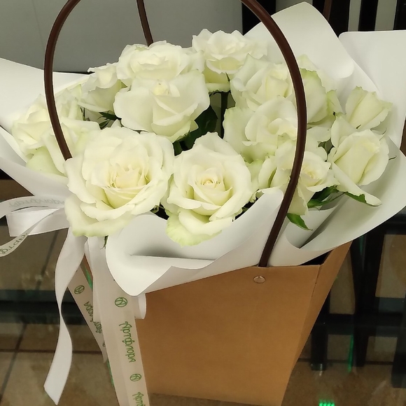 Цветочная сумочка с белыми розами - S