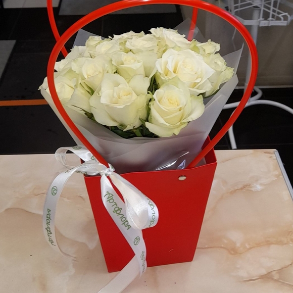 Цветочная сумочка с белыми розами - S