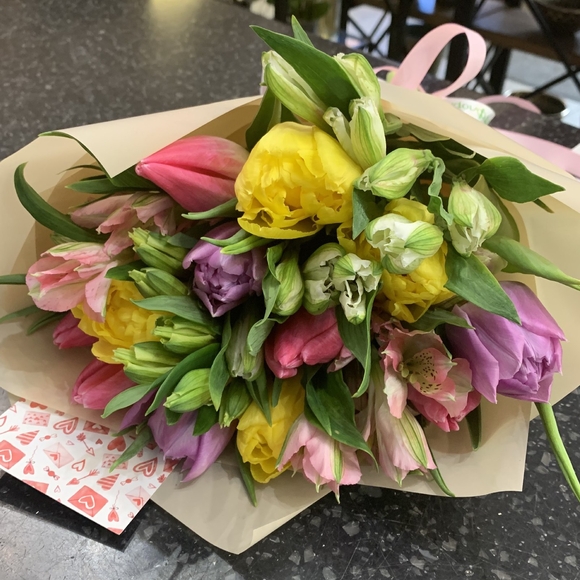 Букет из тюльпанов и альстромерии микс - S