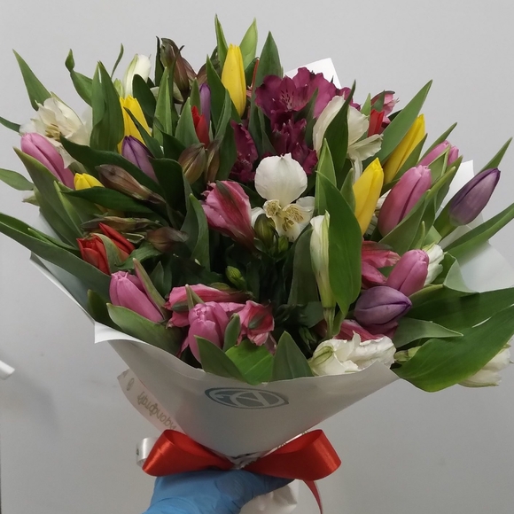 Букет из тюльпанов и альстромерии микс - L