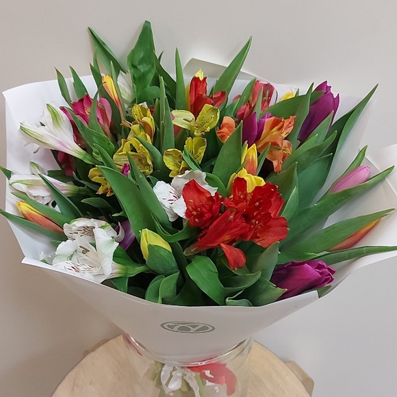 Букет из тюльпанов и альстромерии микс - S