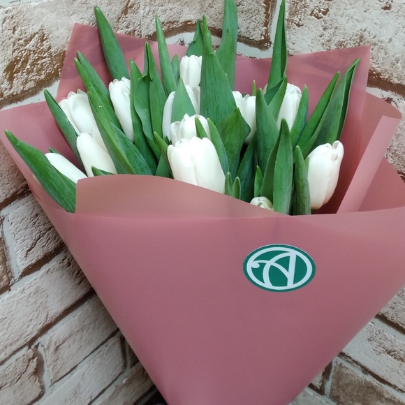 Букет из 15 белых тюльпанов