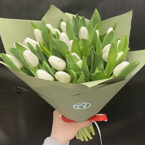 Букет из 25 белых тюльпанов