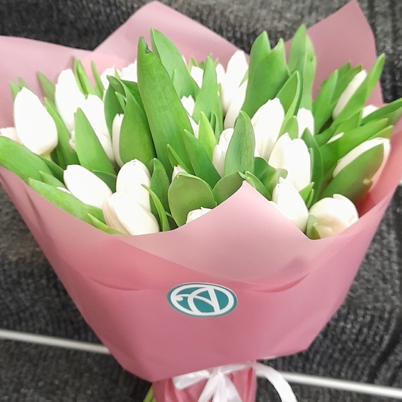 Букет из 51 белого тюльпана