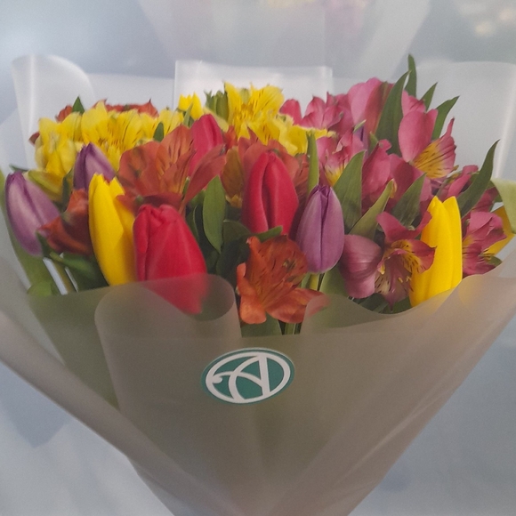 Букет из тюльпанов и альстромерии микс - L