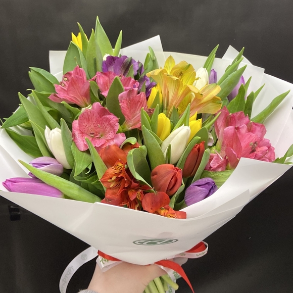 Букет из тюльпанов и альстромерии микс - L