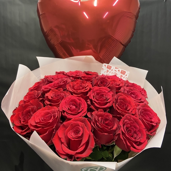 Набор размер М+ с букетом 25 роз Кения (50 см)