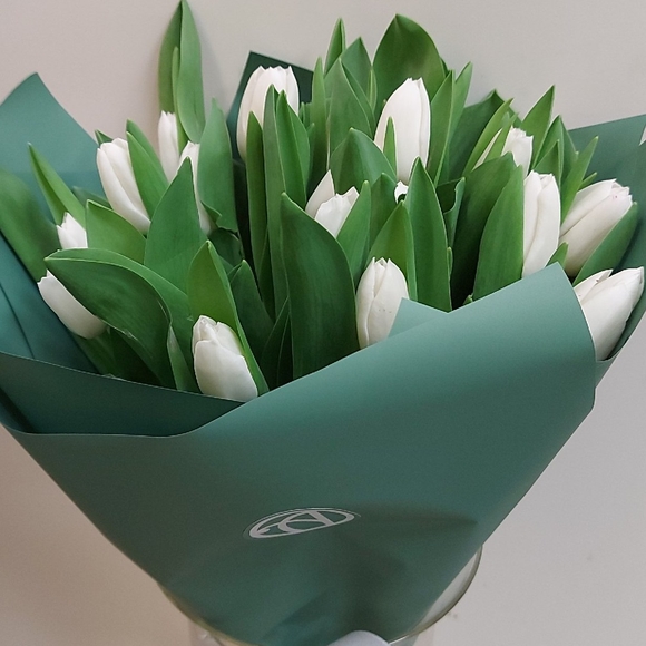 Букет из 25 белых тюльпанов