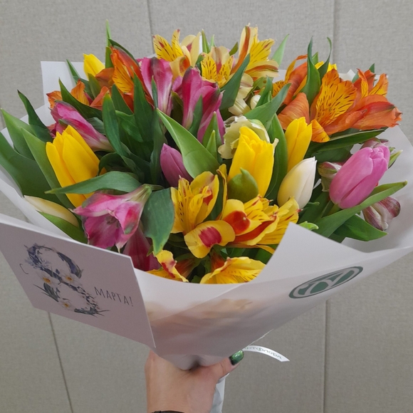 Букет из тюльпанов и альстромерии микс - L