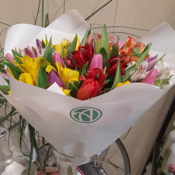 Букет из тюльпанов и альстромерии микс - L