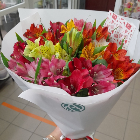 Букет из 15 Альстромерий микс