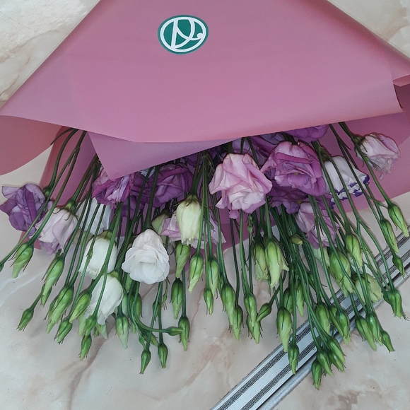 Букет из 9 лизиантусов микс