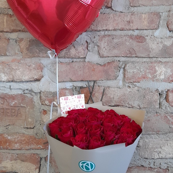 Набор размер М+ с букетом 25 роз Кения (50 см)