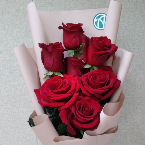 Букет из 7 красных роз 50 см (Эквадор)