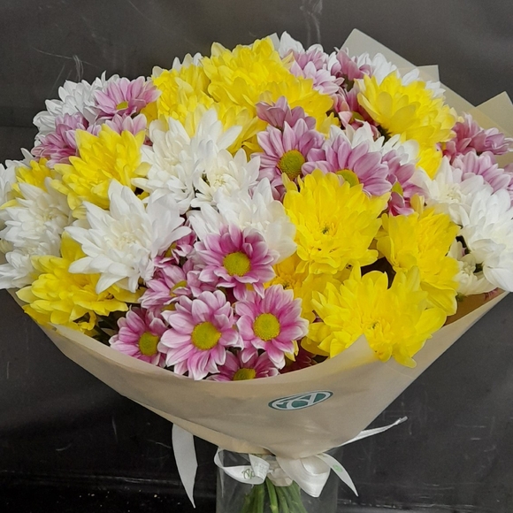 Букет из 15 кустовых хризантем микс