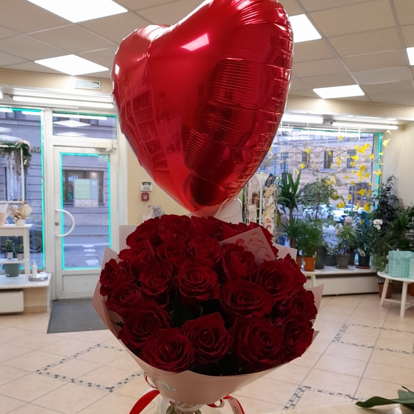 Набор размер М+ с букетом 25 роз Кения (50 см)