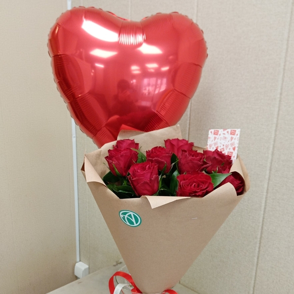 Набор размер S с букетом-комплиментом из роз Кения (50 см)
