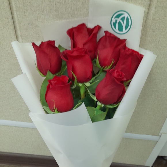 Букет из 7 красных роз 50 см (Эквадор)