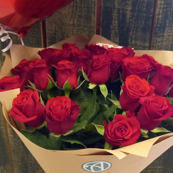 Набор размер М+ с букетом 25 роз Кения (50 см)