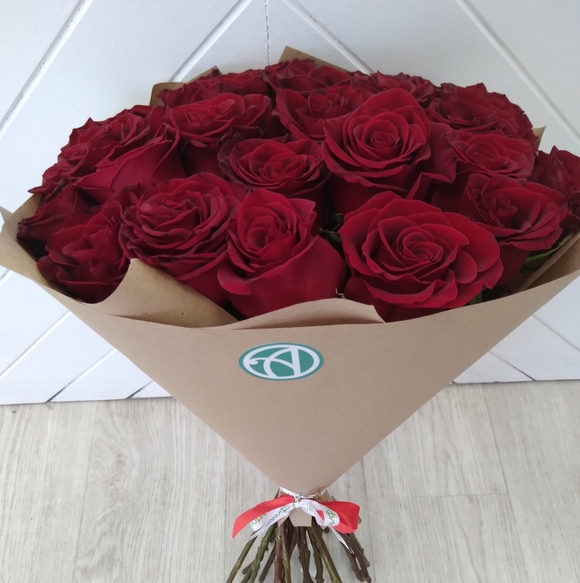 Букет из 25 красных роз 50 см (РФ)