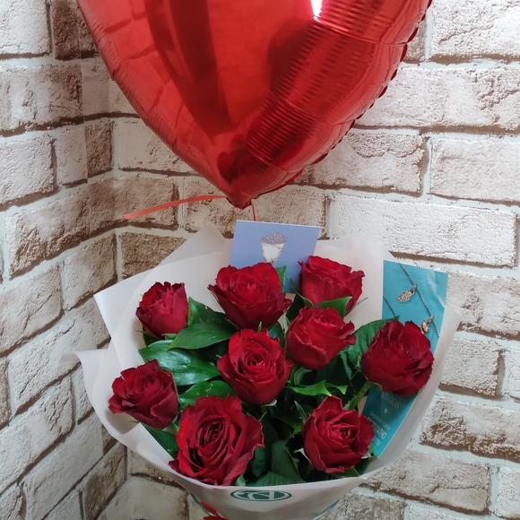 Набор размер S с букетом-комплиментом из роз Кения (50 см)