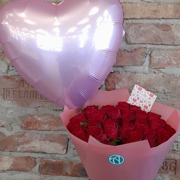 Набор размер М+ с букетом 25 роз Кения (50 см)