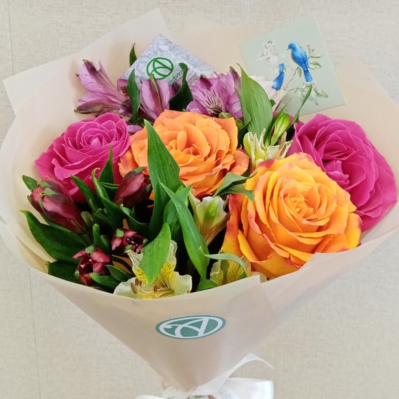 Букет из эквадорских роз микс и асльмтромерии - S