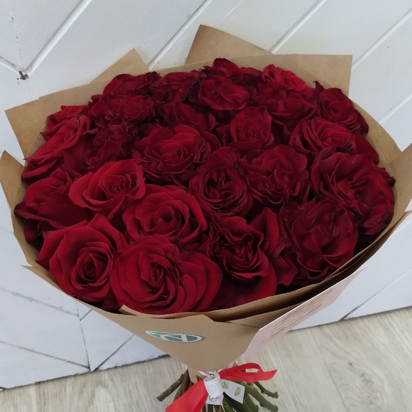 Букет из 25 красных роз 50 см (РФ)