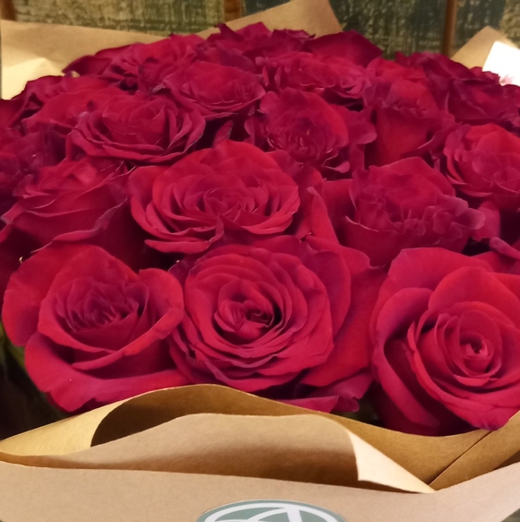 Букет из 25 красных роз 70 см (РФ)