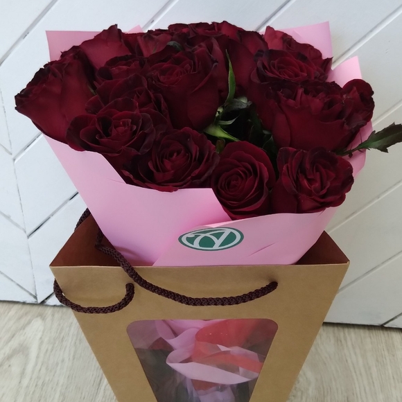 Цветочная сумочка с 15 красными розами (РФ)