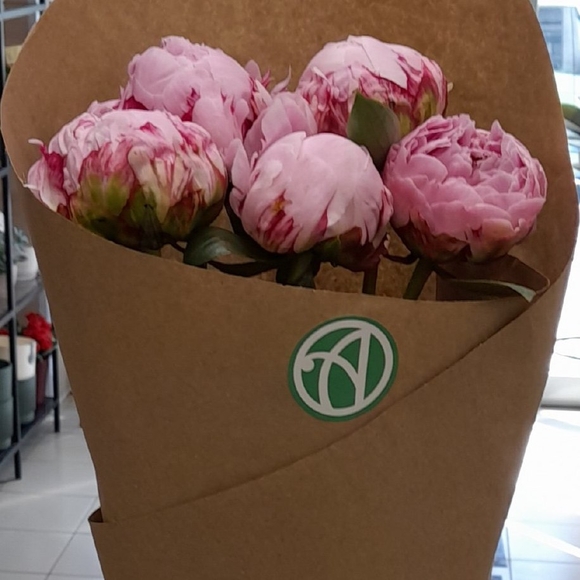 Букет из 5 розовых пионов (Голландия)