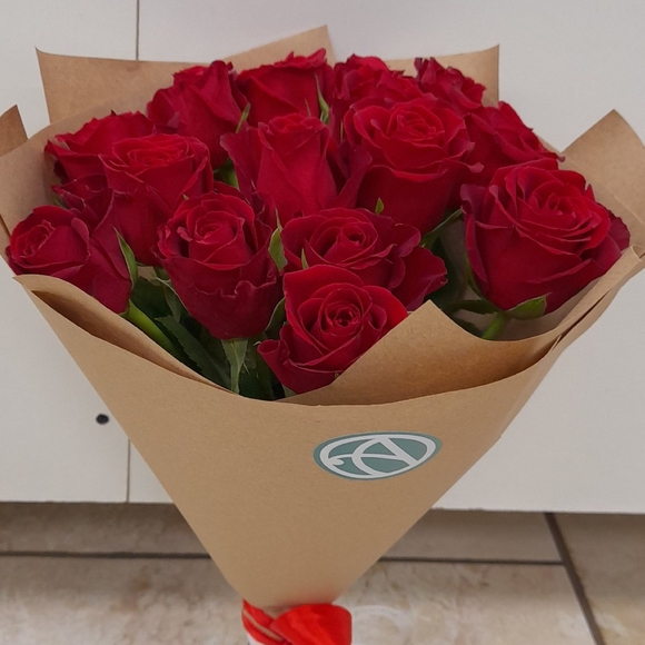 Букет из 15 красных роз 50 см (РФ)