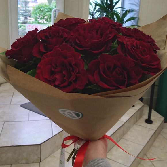 Букет-комплимент из алых роз