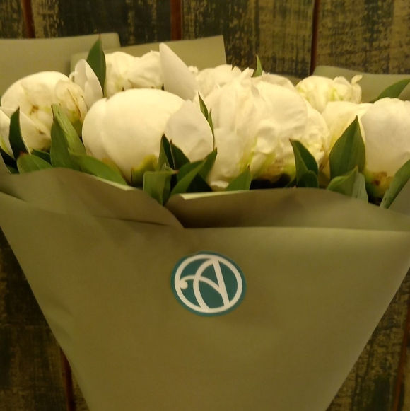 Букет из 9 белых пионов (Голландия) 